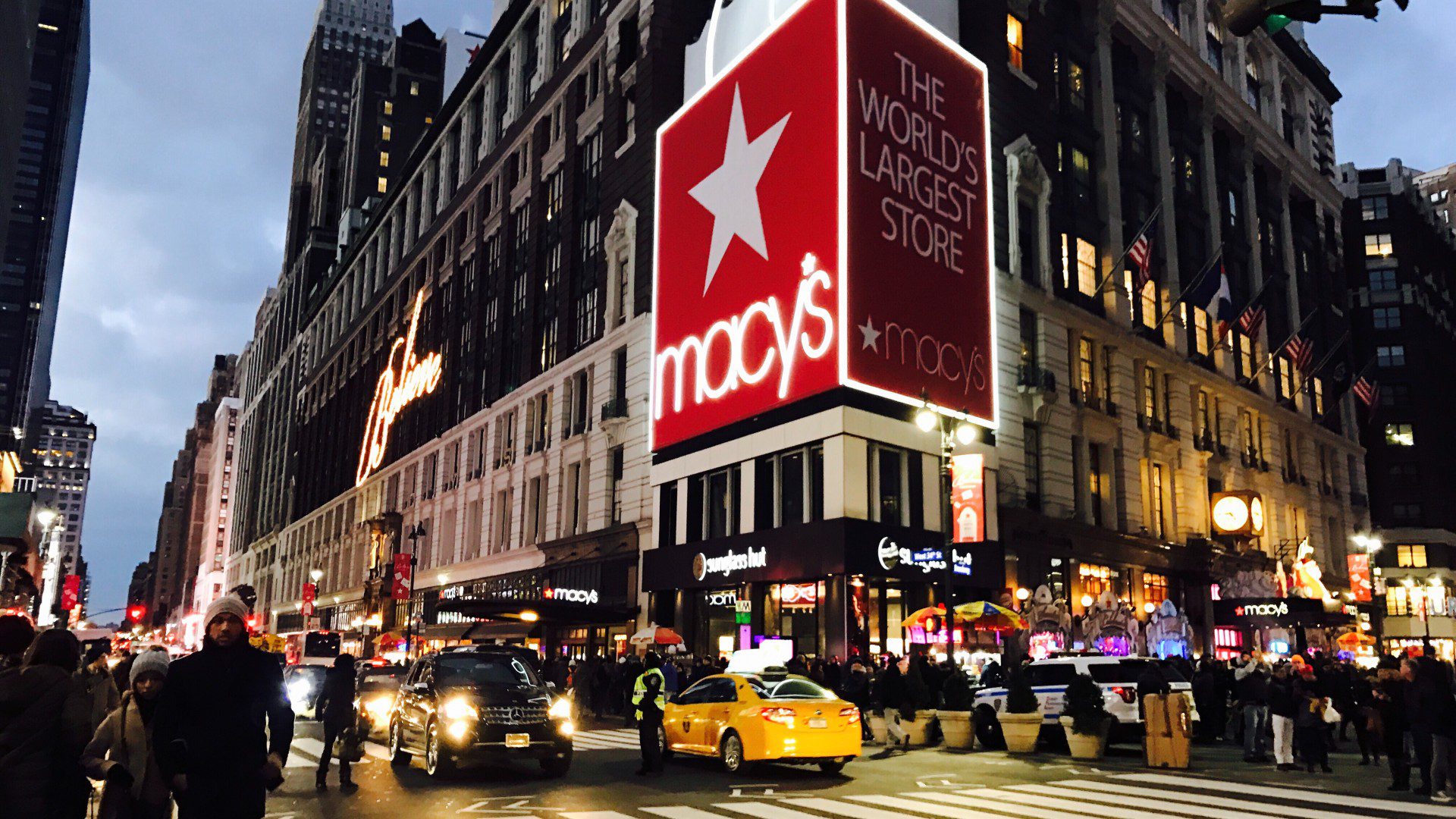 Macy’s upgrades benefits and raises wages UNLEASH